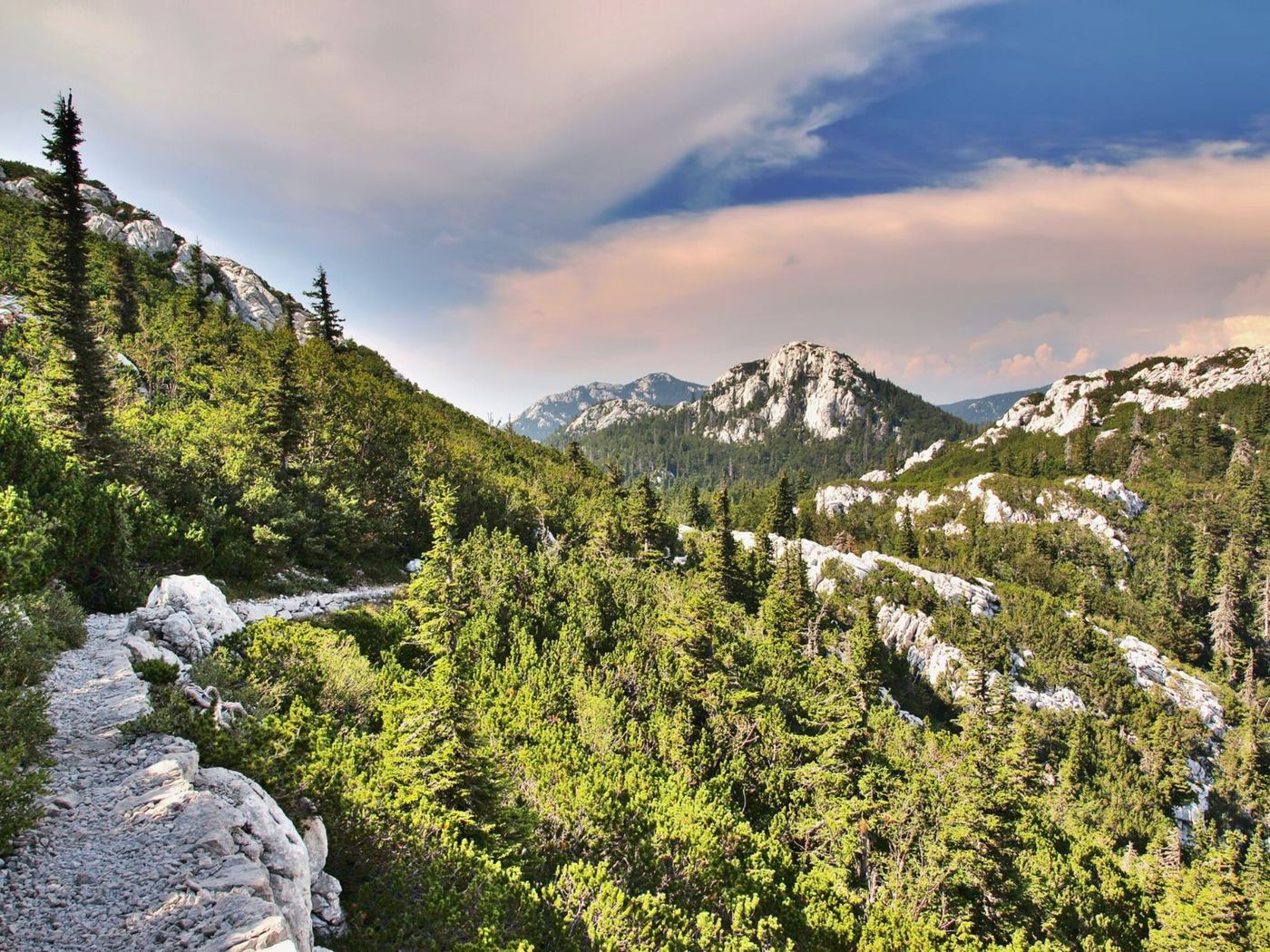 Croatia Explorer: Hiking, Kayaking and Scenic Voyage
